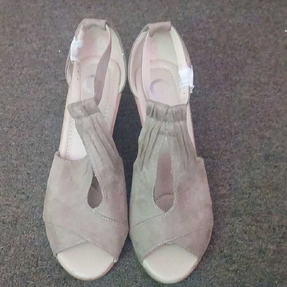 Elegant Tan Women's Sandals